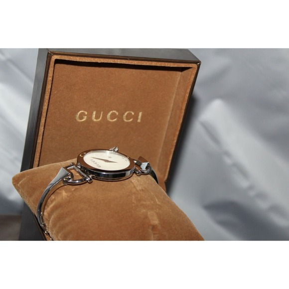 Gucci Chiodo Ladies Diamond Watch With Mother Of Pearl Dial Stainless Quartz - Picture 3 of 12
